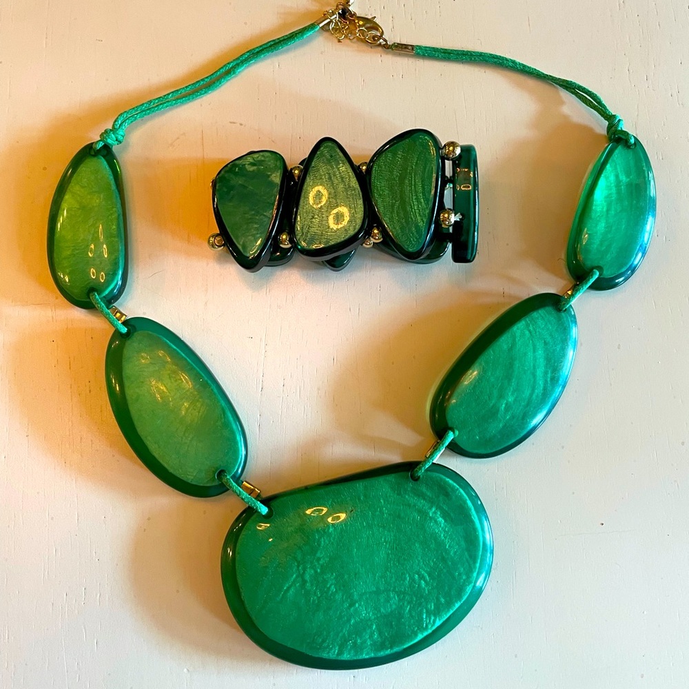 Statement necklace